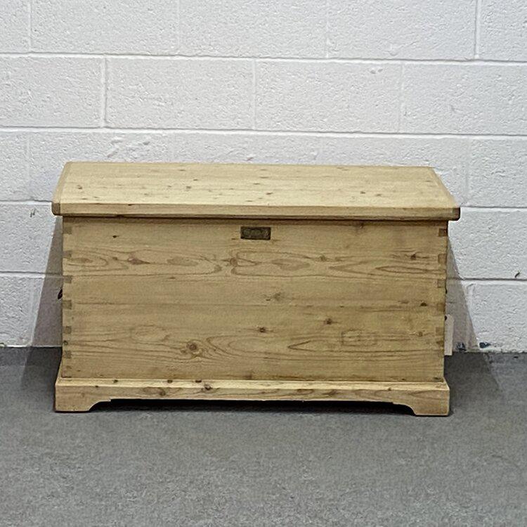 Large Old Pine Blanket Box (1 of 5) Large Old Pine Blanket Box (1 of 5)