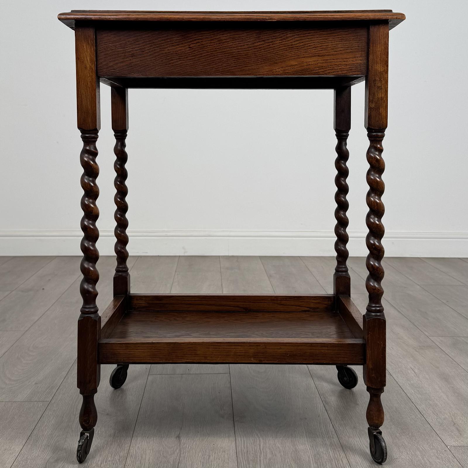 Antique 20th Century Barley Twist Side Table in Oak (1 of 9) Antique 20th Century Barley Twist Side Table in Oak (1 of 9)