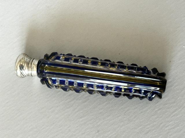 Fabulous Victorian Silver & Bi-coloured Cut Glass Scent Flask (1 of 8) Fabulous Victorian Silver & Bi-coloured Cut Glass Scent Flask (1 of 8)