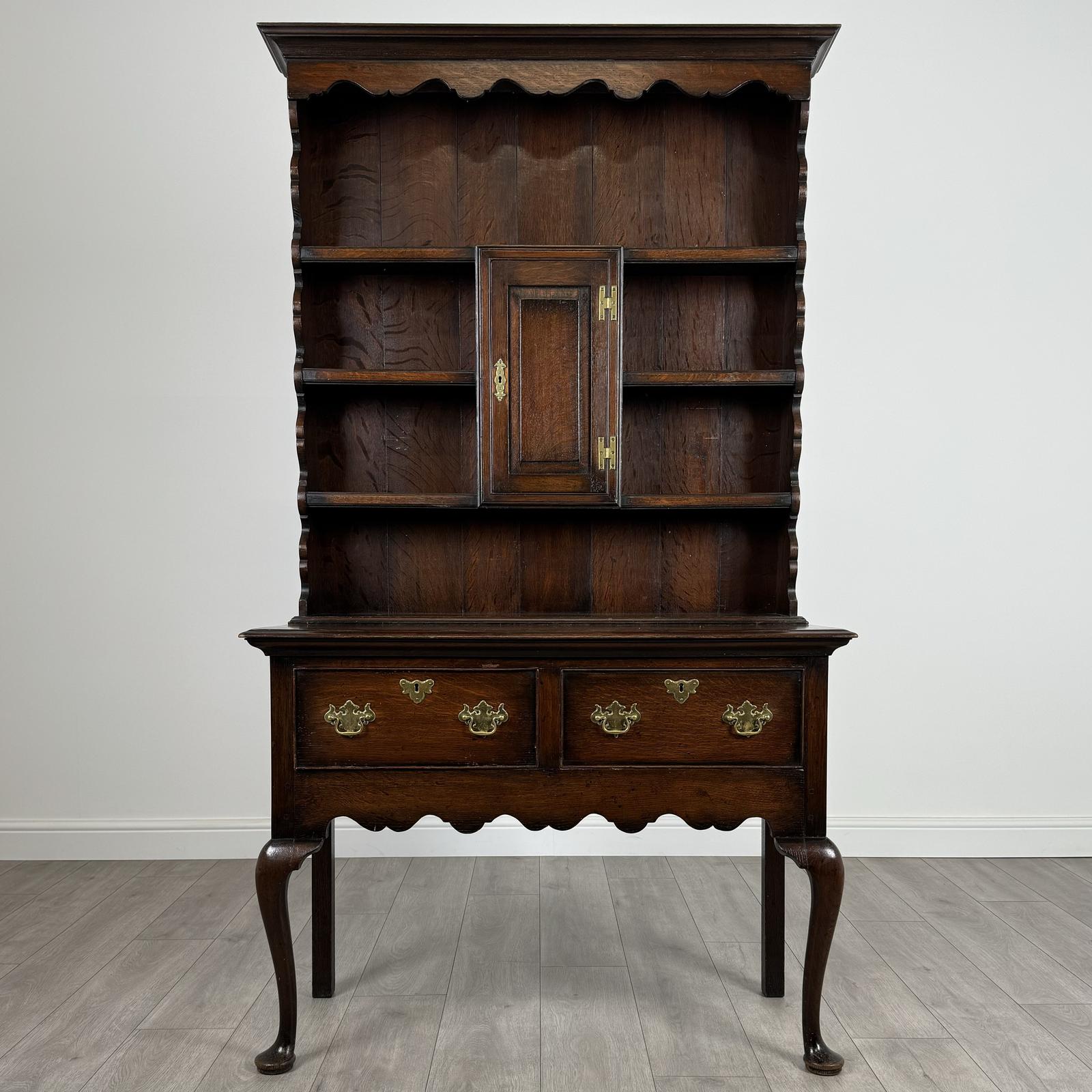 Antique 20th Century Small Oak Dresser of Good Quality (1 of 12)