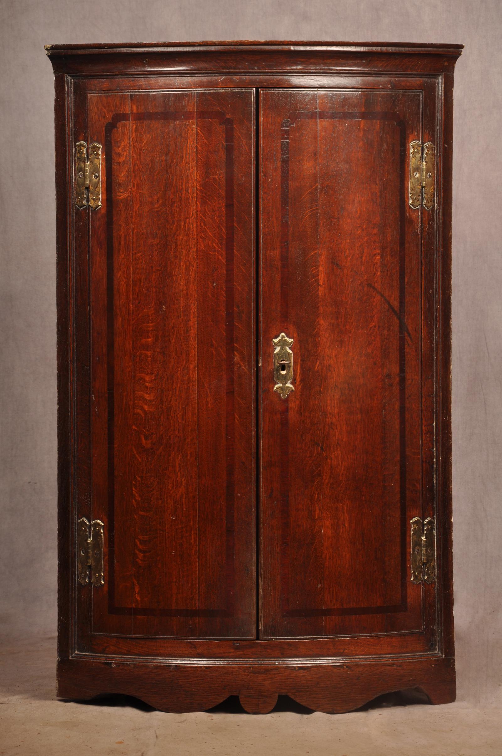 Rare Early 18th Century Bow Front Corner Cupboard (1 of 10) Rare Early 18th Century Bow Front Corner Cupboard (1 of 10)