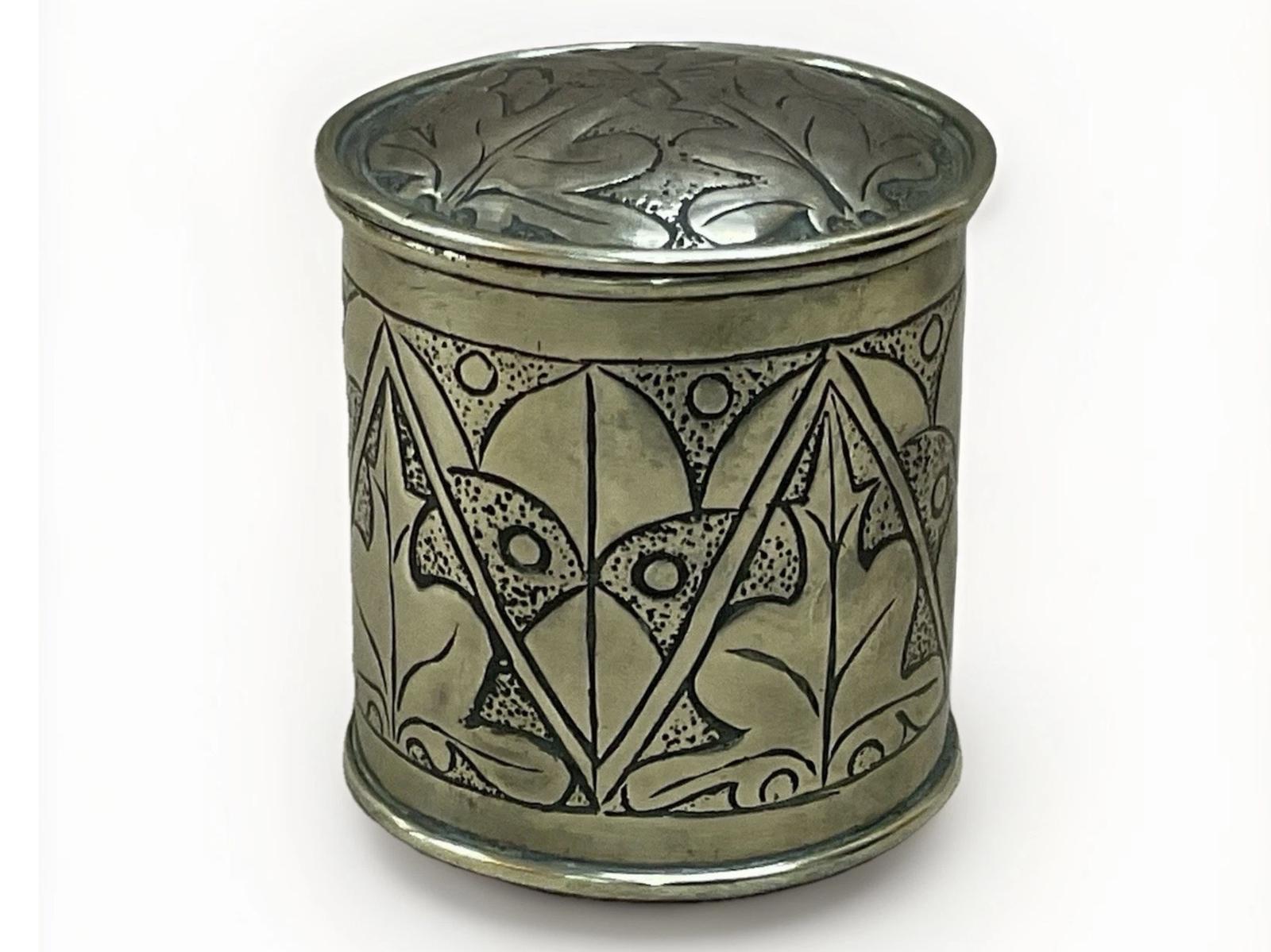 Arts & Crafts Brass Container Antique Victorian c.1890 (1 of 4) Arts & Crafts Brass Container Antique Victorian c.1890 (1 of 4)