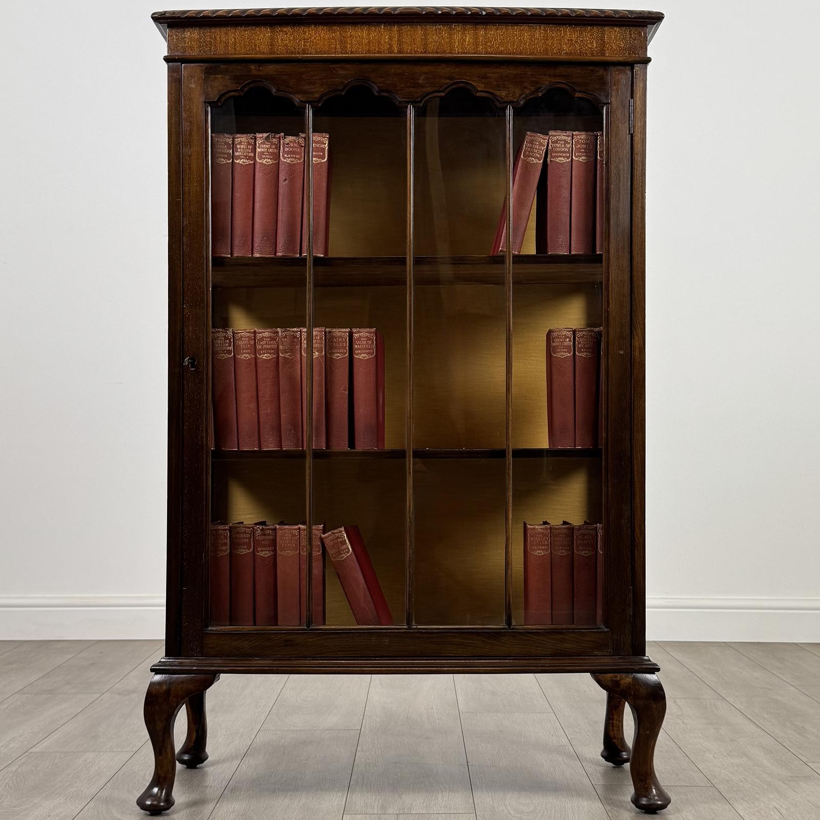 Antique 20th Century Fine Quality Small Cabinet in Mahogany (1 of 11)