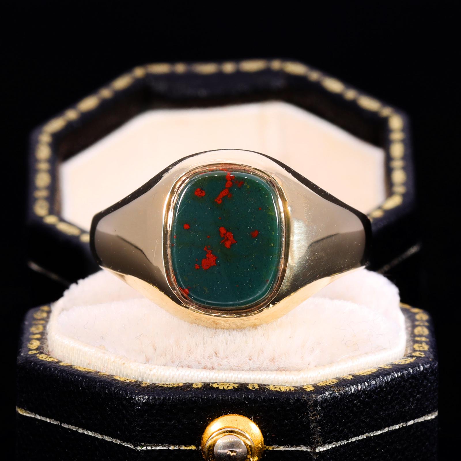 The Vintage 9ct Gold Bloodstone Signet Ring (1 of 6)