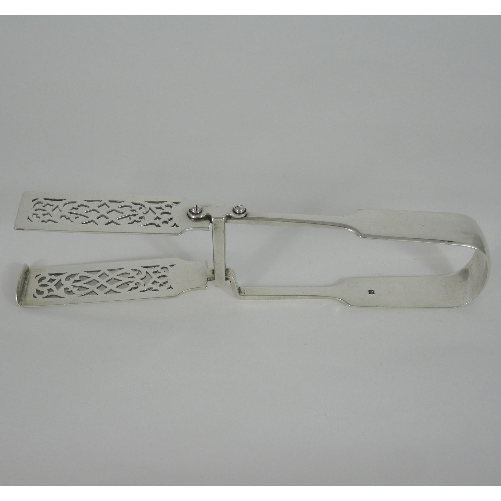Pair of Victorian Silver Fiddle Pattern Asparagus or Serving Tongs (1 of 7)