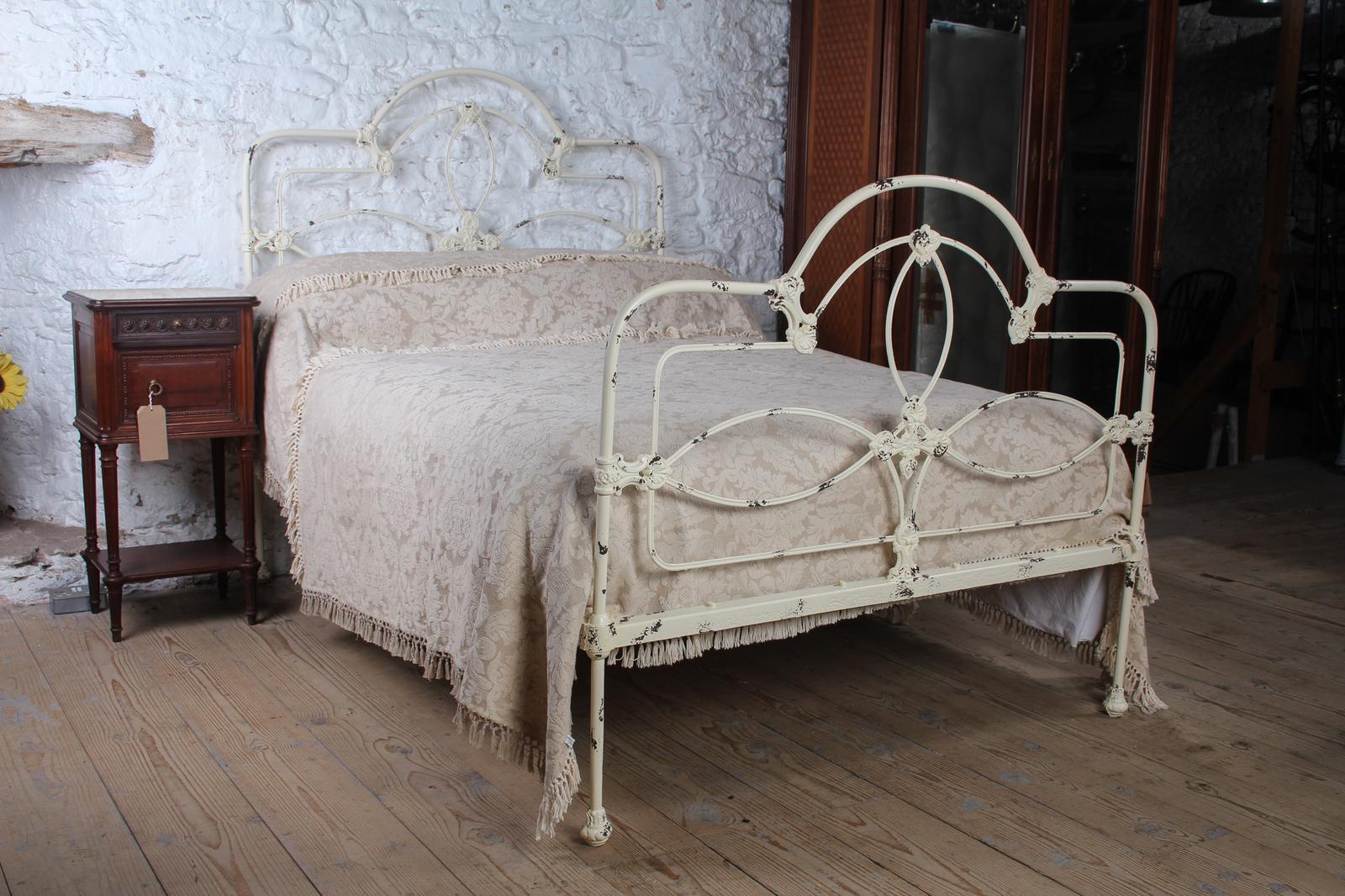 Gorgeous American Style Double Bed (1 of 9)
