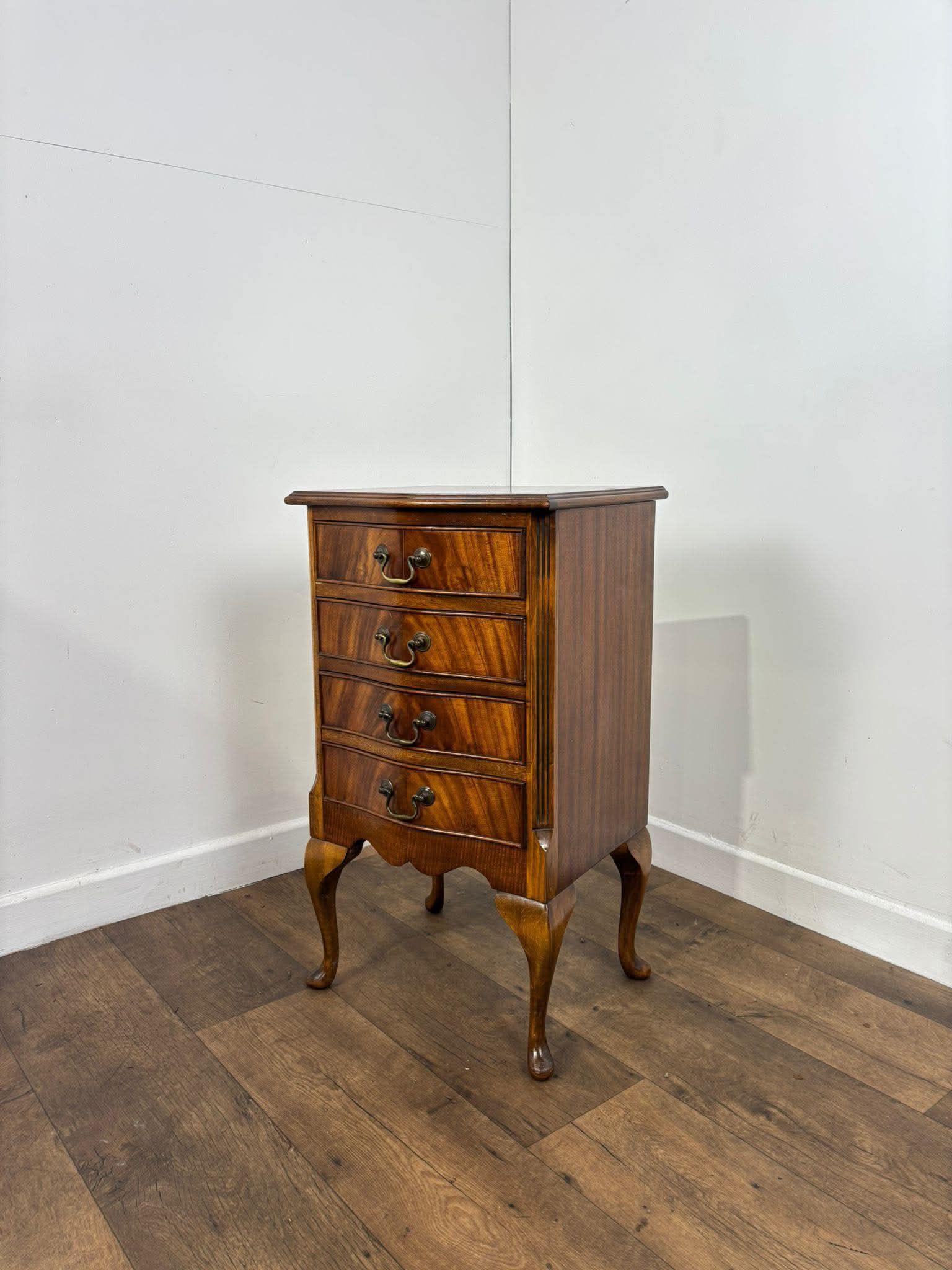 Reproduction Serpentine Front Four Drawer Chest (1 of 13) Reproduction Serpentine Front Four Drawer Chest (1 of 13)