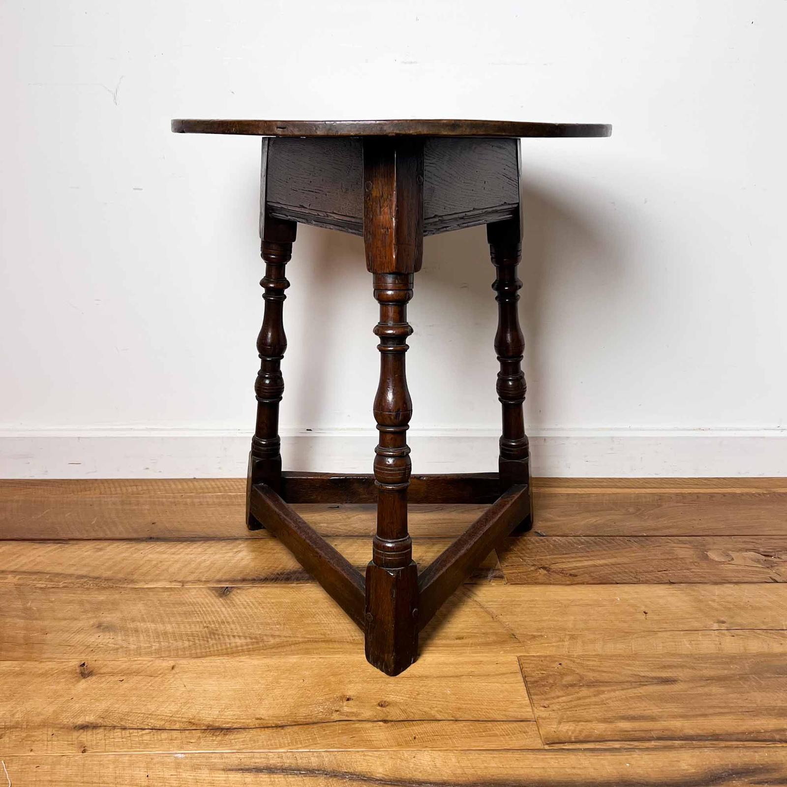 18th Century Oak Joined Cricket Table with Turned Legs (1 of 10) 18th Century Oak Joined Cricket Table with Turned Legs (1 of 10)