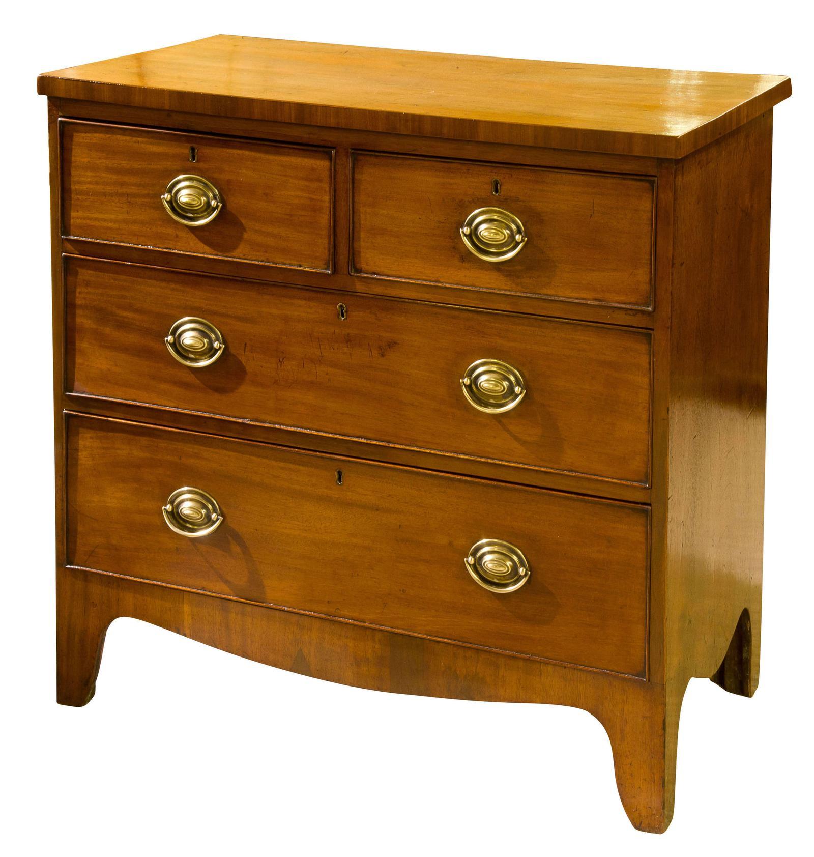 Small Mahogany Chest of 2 Short Over 2 Long Drawers (1 of 7) Small Mahogany Chest of 2 Short Over 2 Long Drawers (1 of 7)