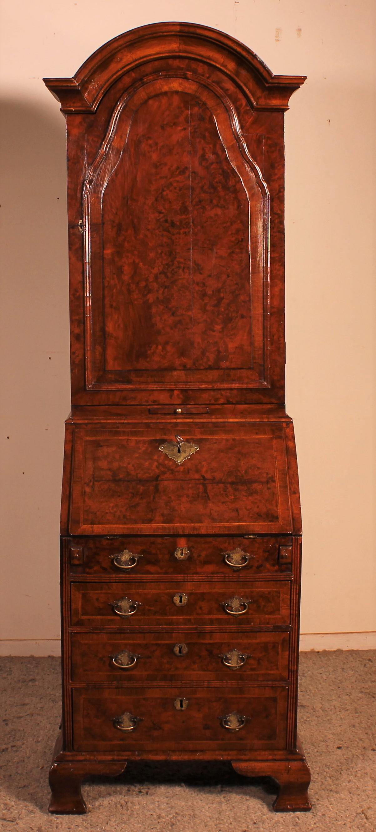 Small Secretary in Burl Walnut with Dome - 18th Century (1 of 12)