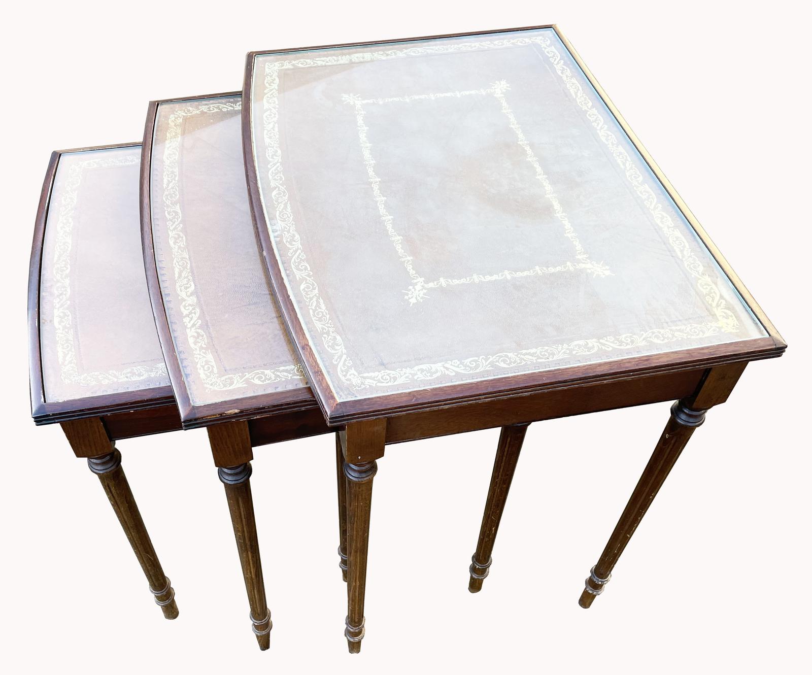 Nest of Three Mahogany Tables (1 of 5) Nest of Three Mahogany Tables (1 of 5)