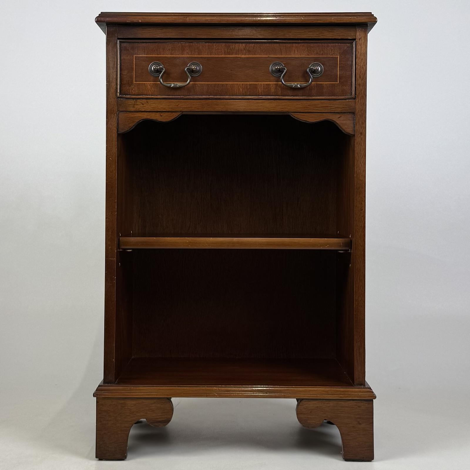 Antique 20th Century Small Bookcase in Mahogany (1 of 11) Antique 20th Century Small Bookcase in Mahogany (1 of 11)