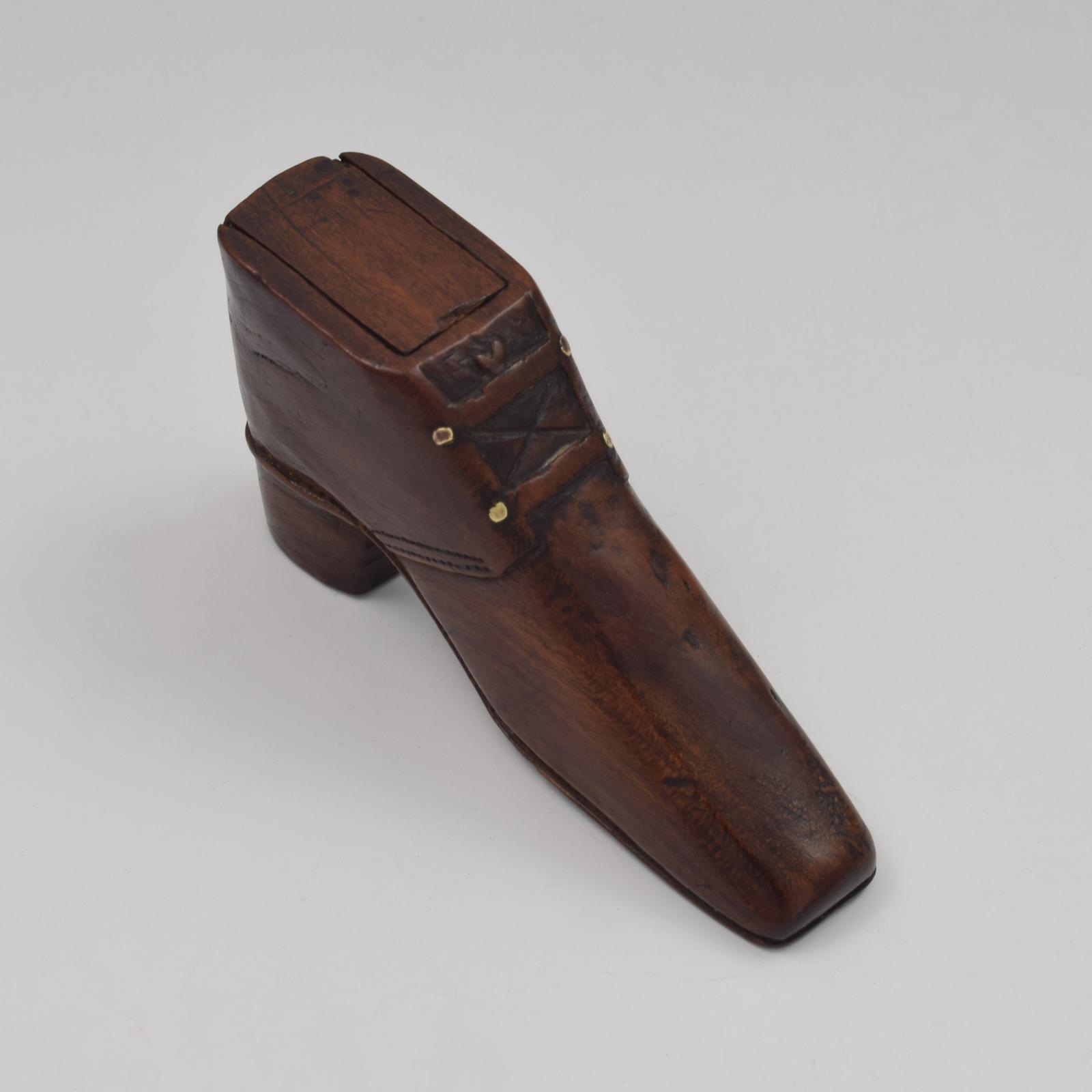 Georgian Carved Mahogany & Brass Love Heart Shoe Snuff Box (1 of 13)