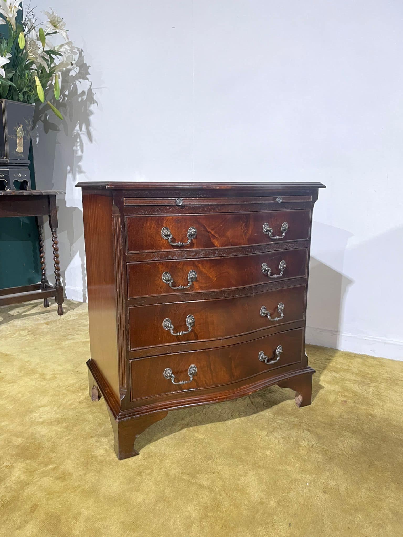 Reproduction Mahogany Bachelors Chest (1 of 12) Reproduction Mahogany Bachelors Chest (1 of 12)