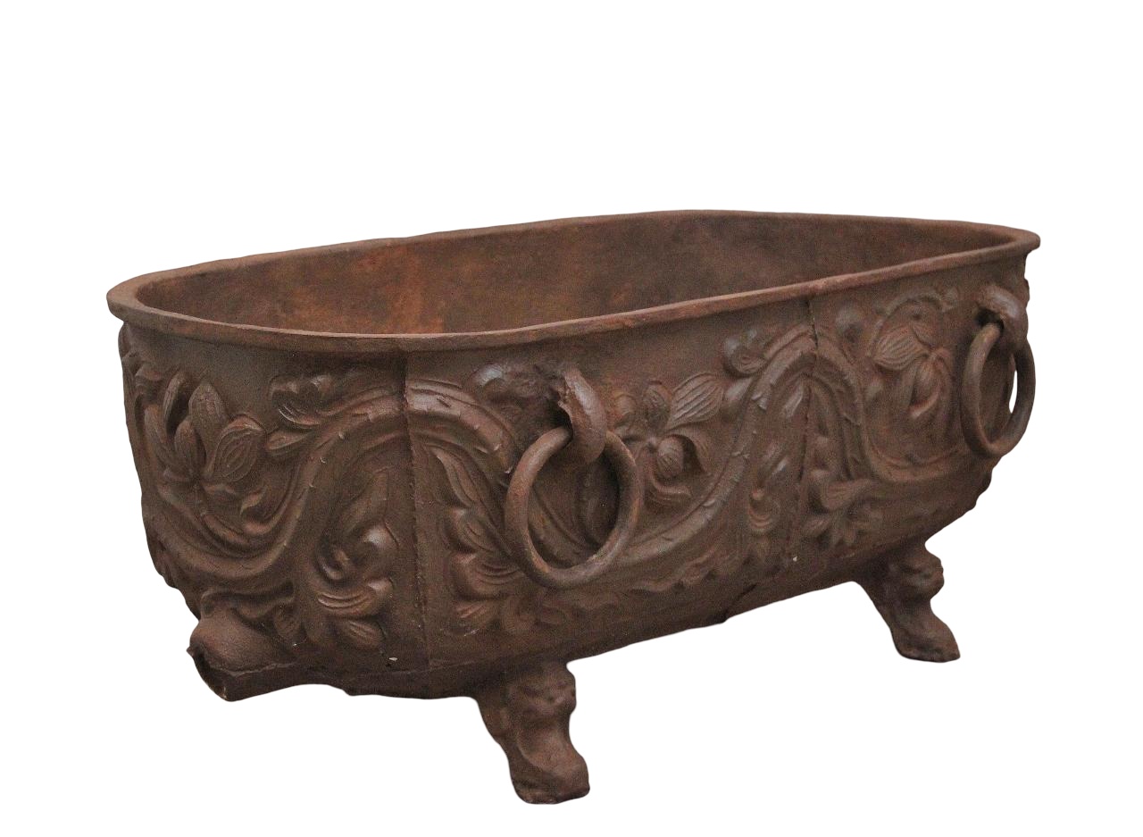 Early 19th Century Chinese Cast Iron Temple Bath (1 of 13) Early 19th Century Chinese Cast Iron Temple Bath (1 of 13)
