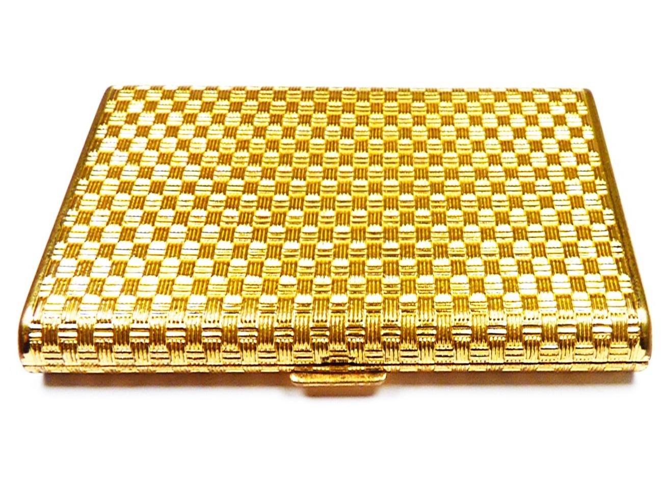 Swiss Made Vintage Powder Compact (1 of 7) Swiss Made Vintage Powder Compact (1 of 7)