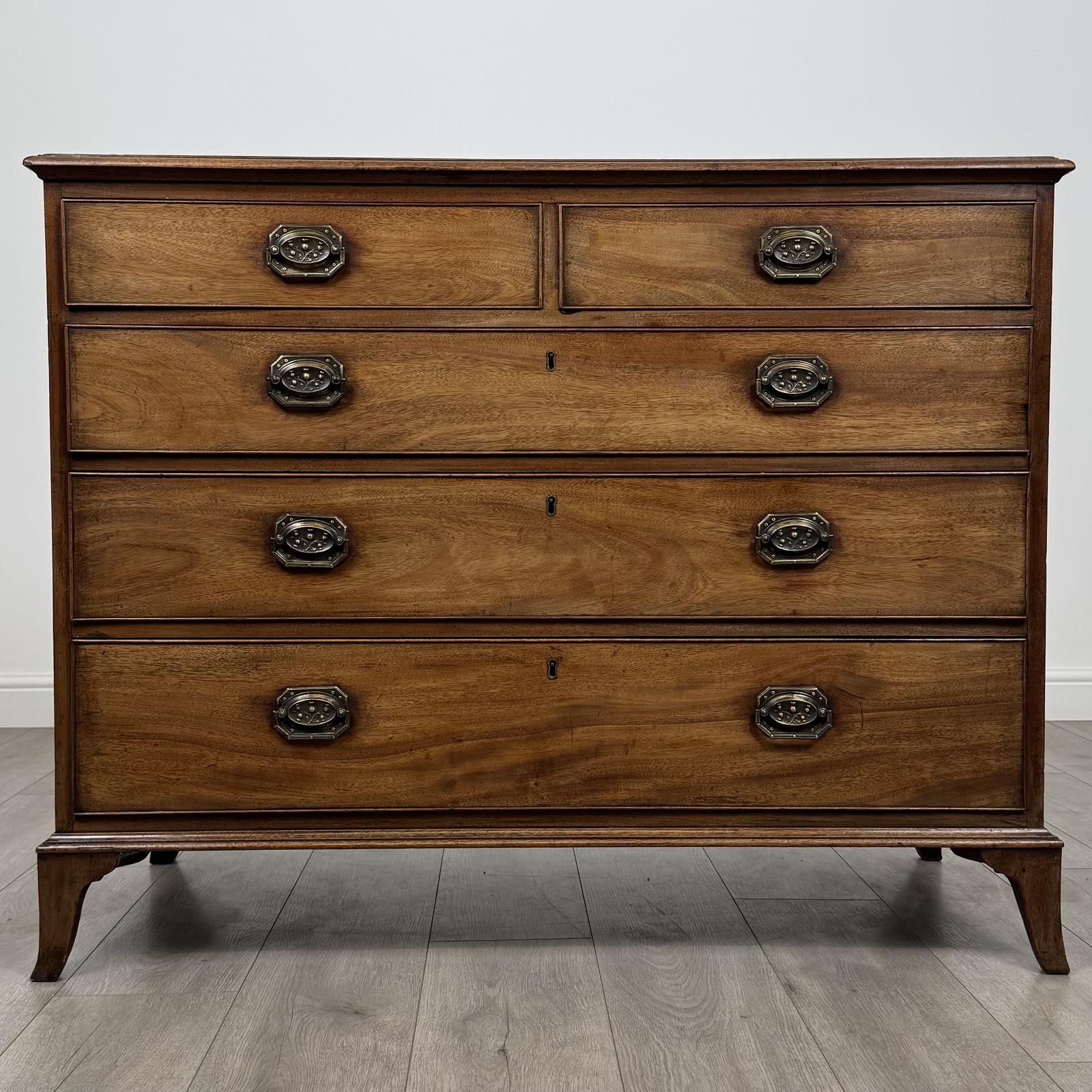 Antique 18th Century Chest Of Drawers In Mahogany (1 of 11)