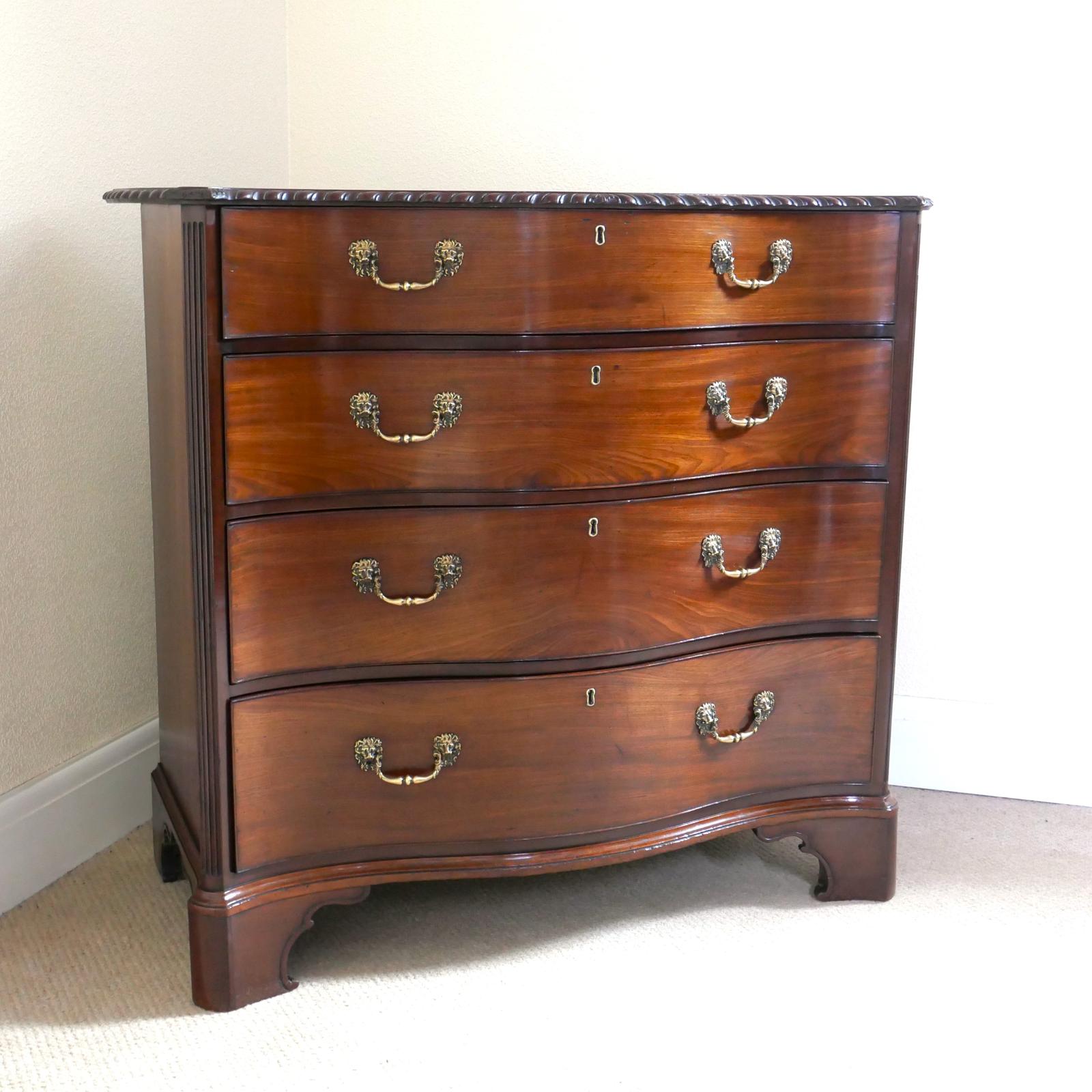 Georgian Mahogany Chippendale Serpentine Chest of Drawers (1 of 14)