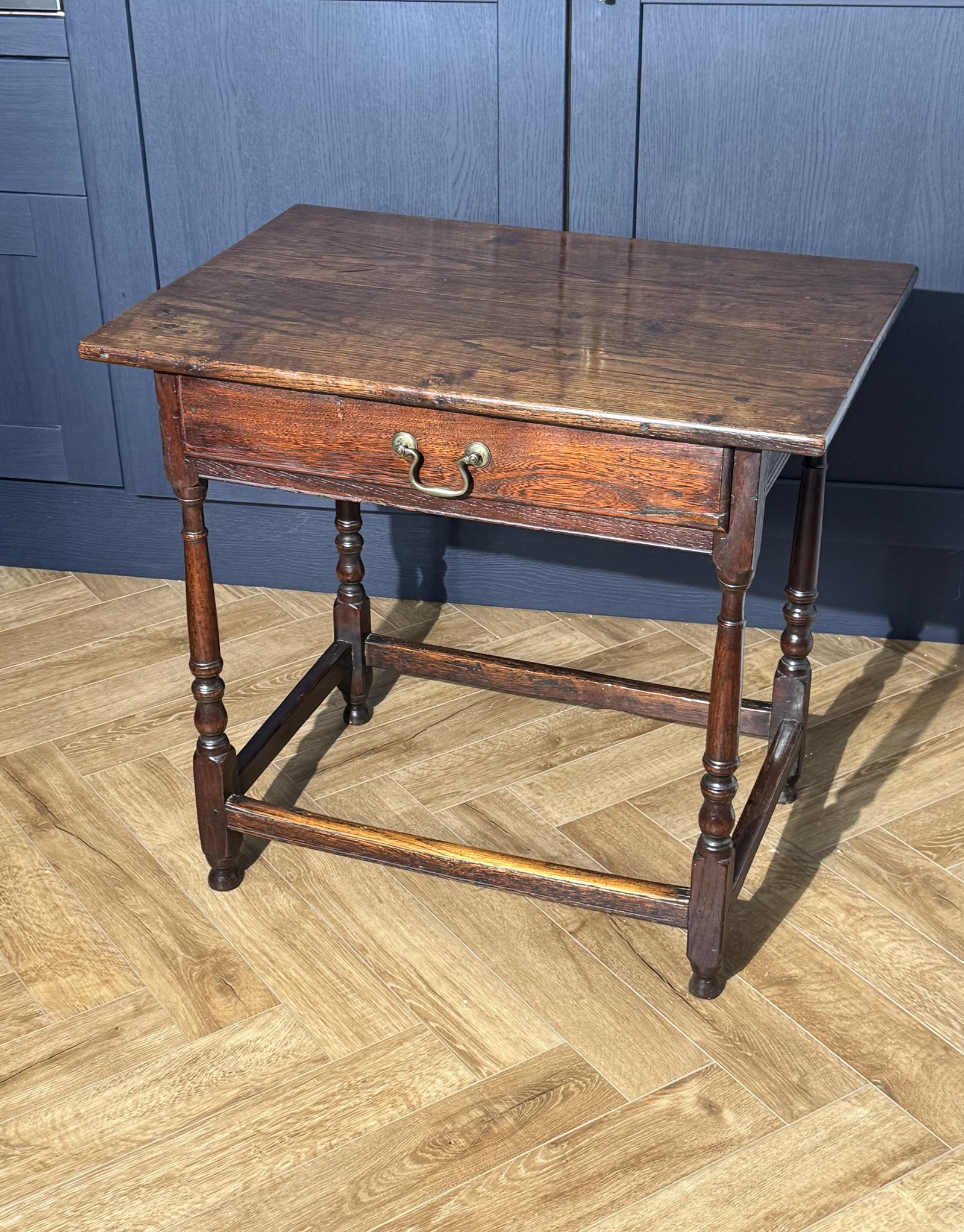 Small 18th Century Oak Side Table (1 of 6) Small 18th Century Oak Side Table (1 of 6)