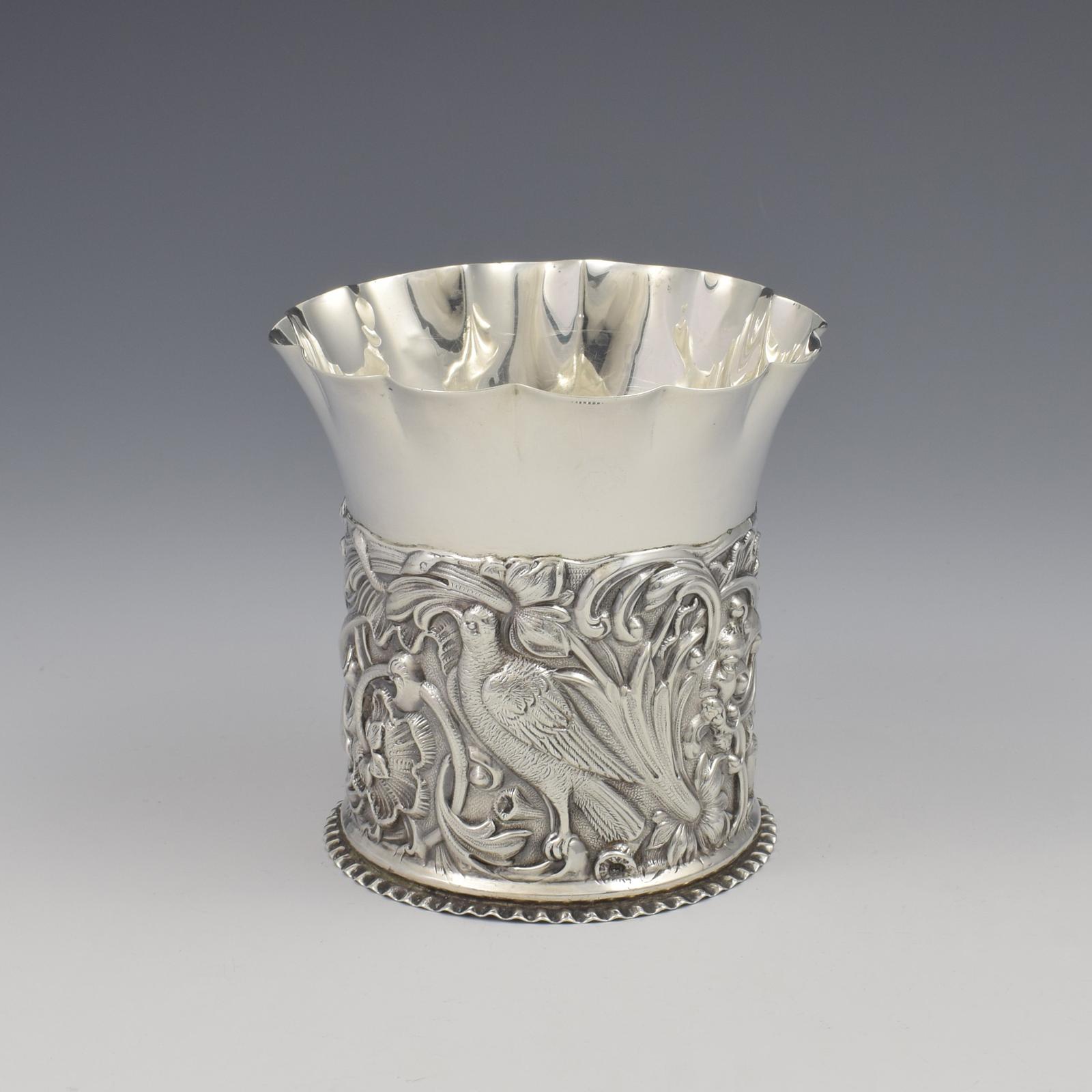 Stunning Art Nouveau Embossed Birds Silver Frill Vase / Pen Pot William Comyns 1892 (1 of 12)