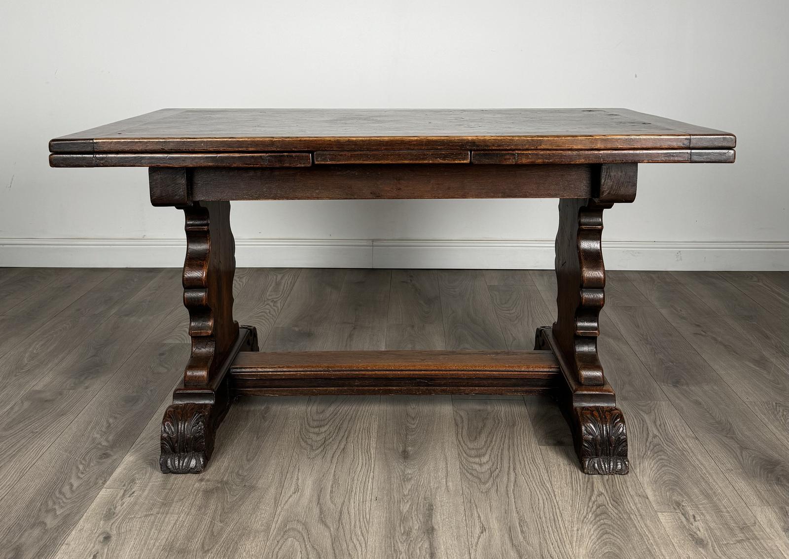 Antique 20th Century Good Quality Draw Leaf Dining Table in Oak (1 of 8)