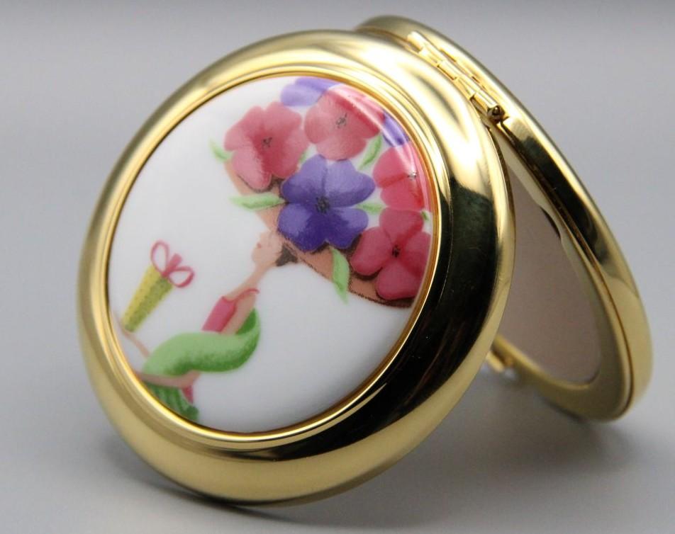 Rare American Estée Lauder Flower Show Compact (1 of 7)