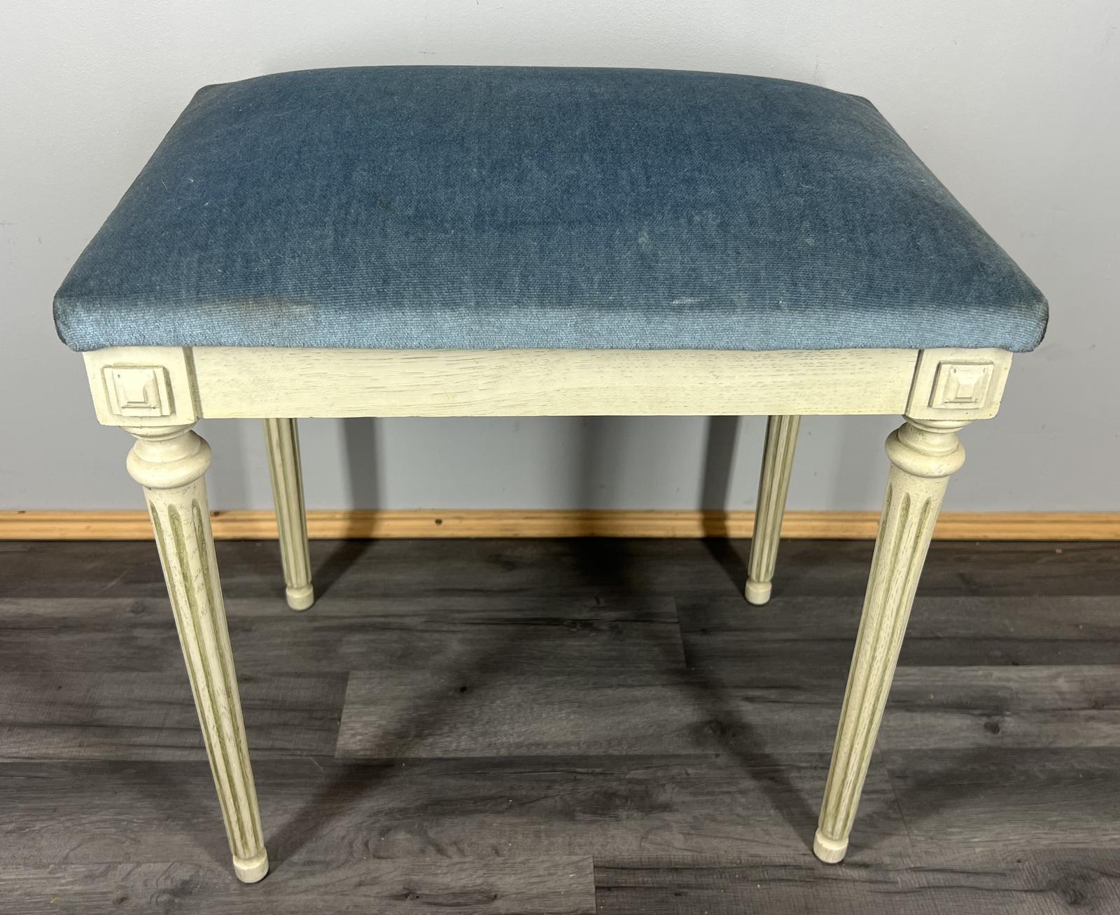 French Vintage Style Footstool Dressing Table Stool (LOT 3896a) (1 of 8) French Vintage Style Footstool Dressing Table Stool (LOT 3896a) (1 of 8)