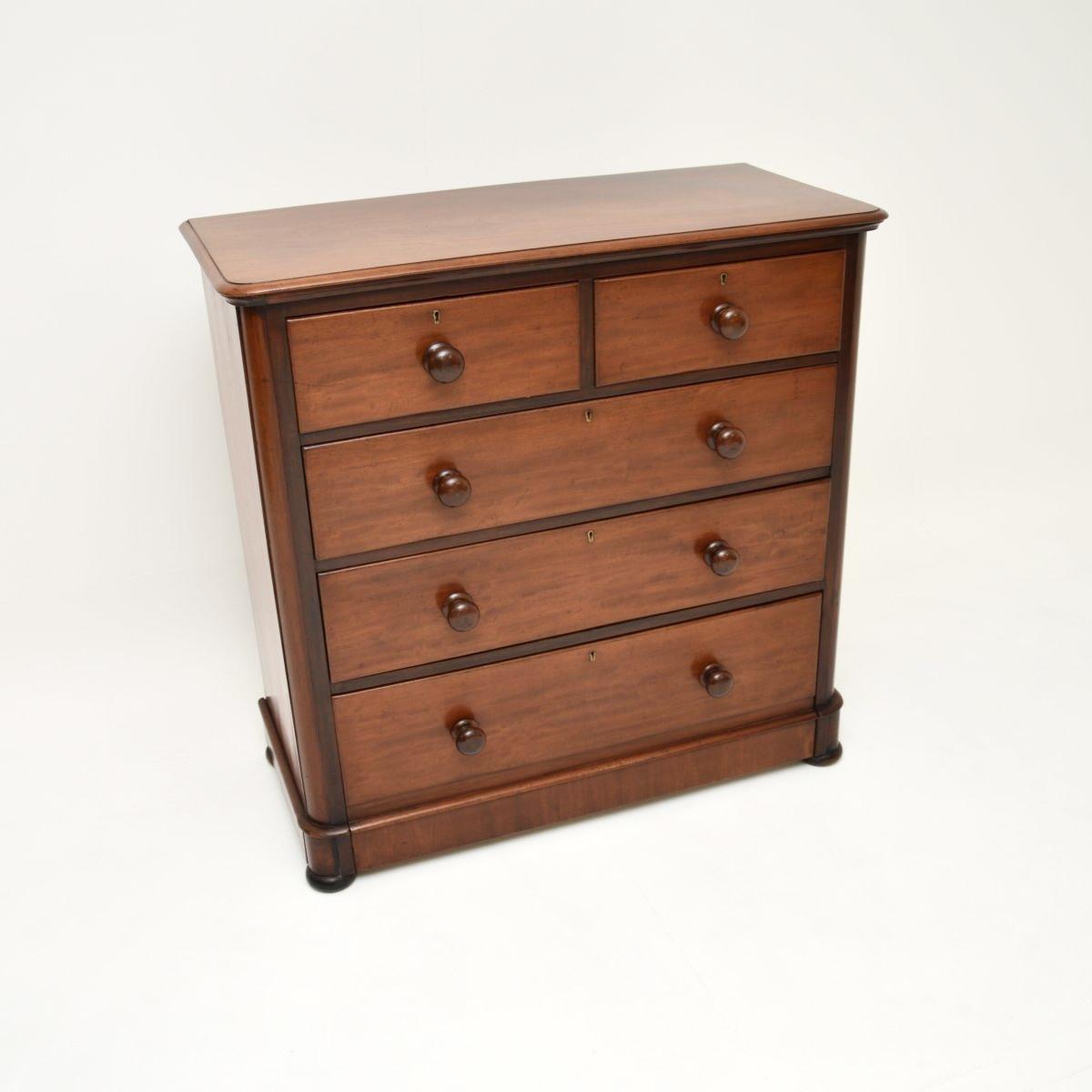 Antique Victorian Mahogany Chest of Drawers (1 of 9) Antique Victorian Mahogany Chest of Drawers (1 of 9)