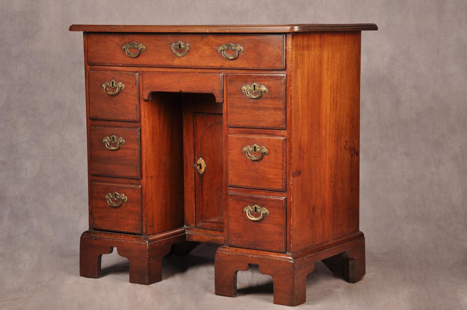 Small 18th Century Mahogany Kneehole Desk (1 of 14)