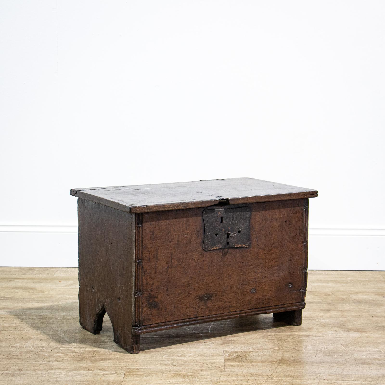 Elizabethan 16th Century Small Oak Church Coffer (1 of 14) Elizabethan 16th Century Small Oak Church Coffer (1 of 14)