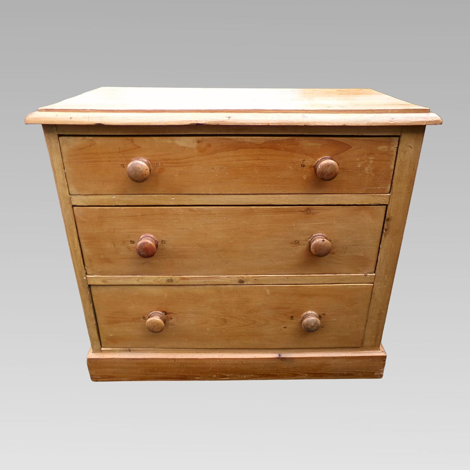 Pine Chest of Drawers Charming Antique 19th Century Victorian Pine Chest of Drawers (1 of 5) Pine Chest of Drawers Charming Antique 19th Century Victorian Pine Chest of Drawers (1 of 5)