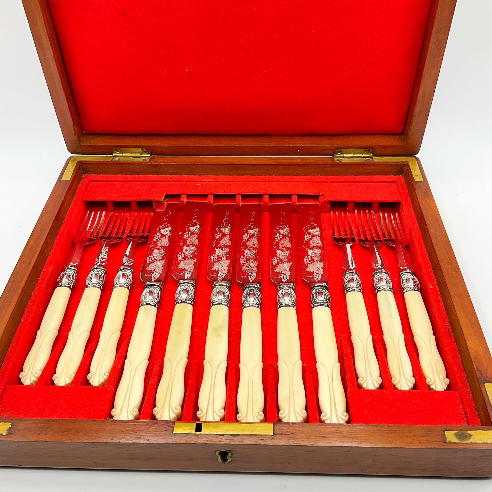 Antique Boxed Silver Plated Dessert Cutlery Set (1 of 12)