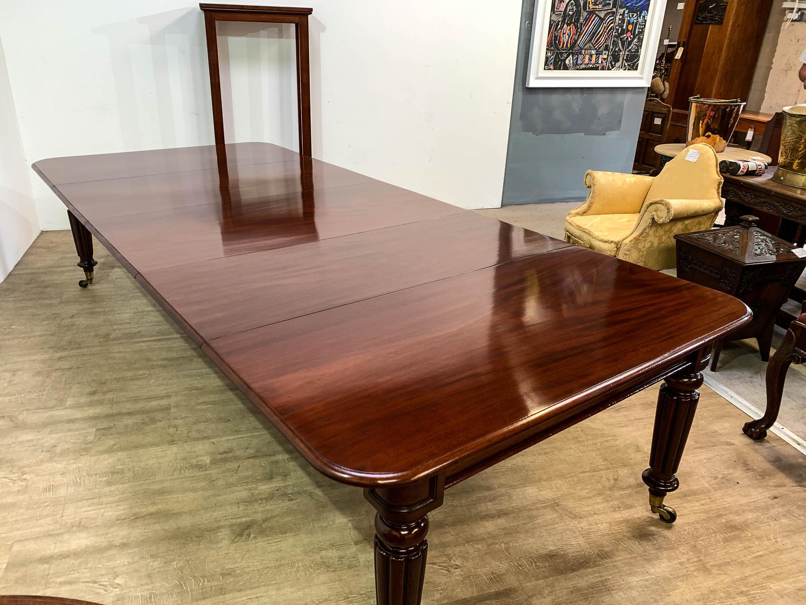 Superb Georgian Extending Dining Table in Mahogany Seats 12 (1 of 27) Superb Georgian Extending Dining Table in Mahogany Seats 12 (1 of 27)