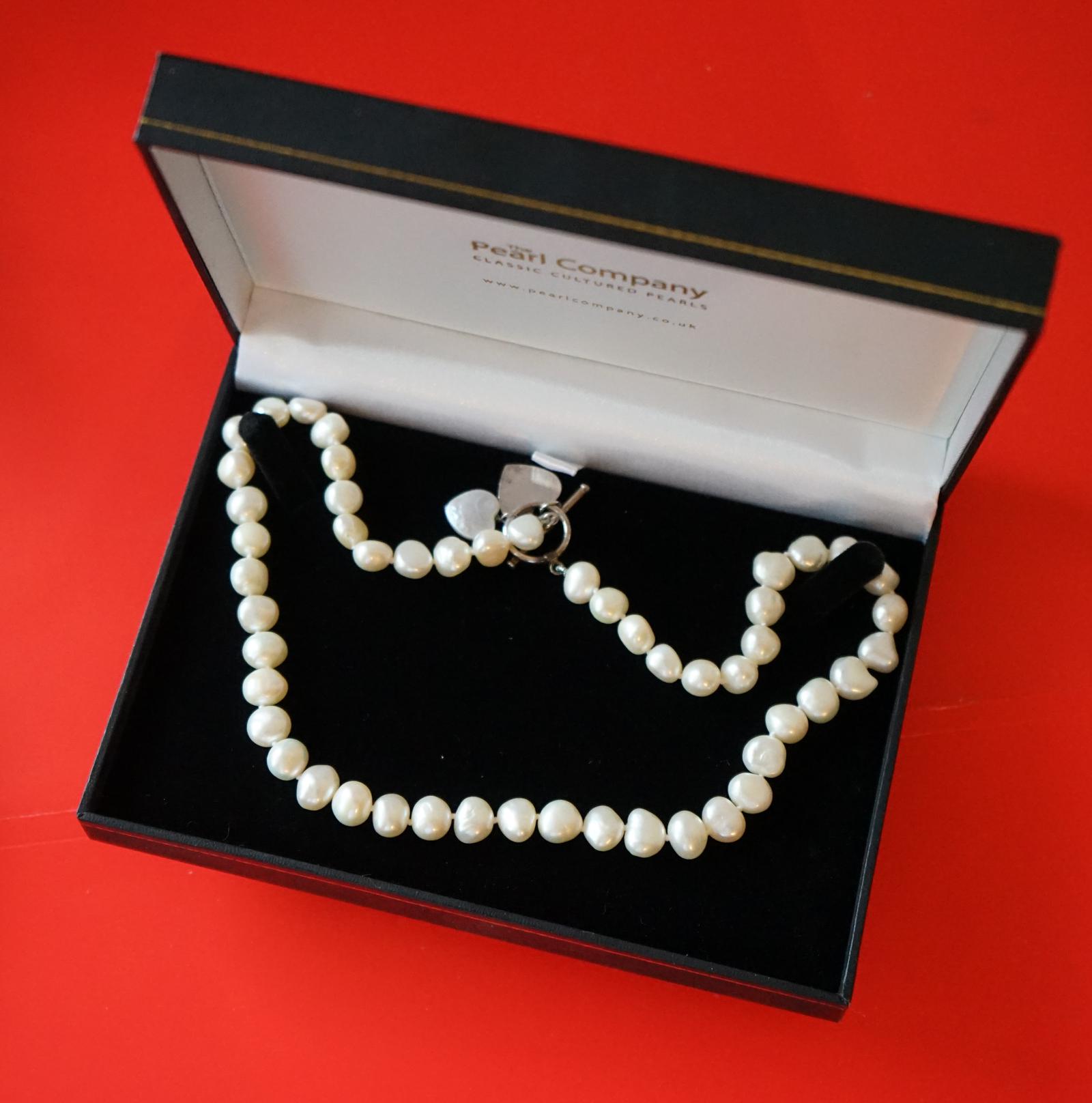 Cultured One Size Boxed Pearl Necklace with Silver Toggle Closing - Ideal Birthday / Xmas Gift (1 of 13)