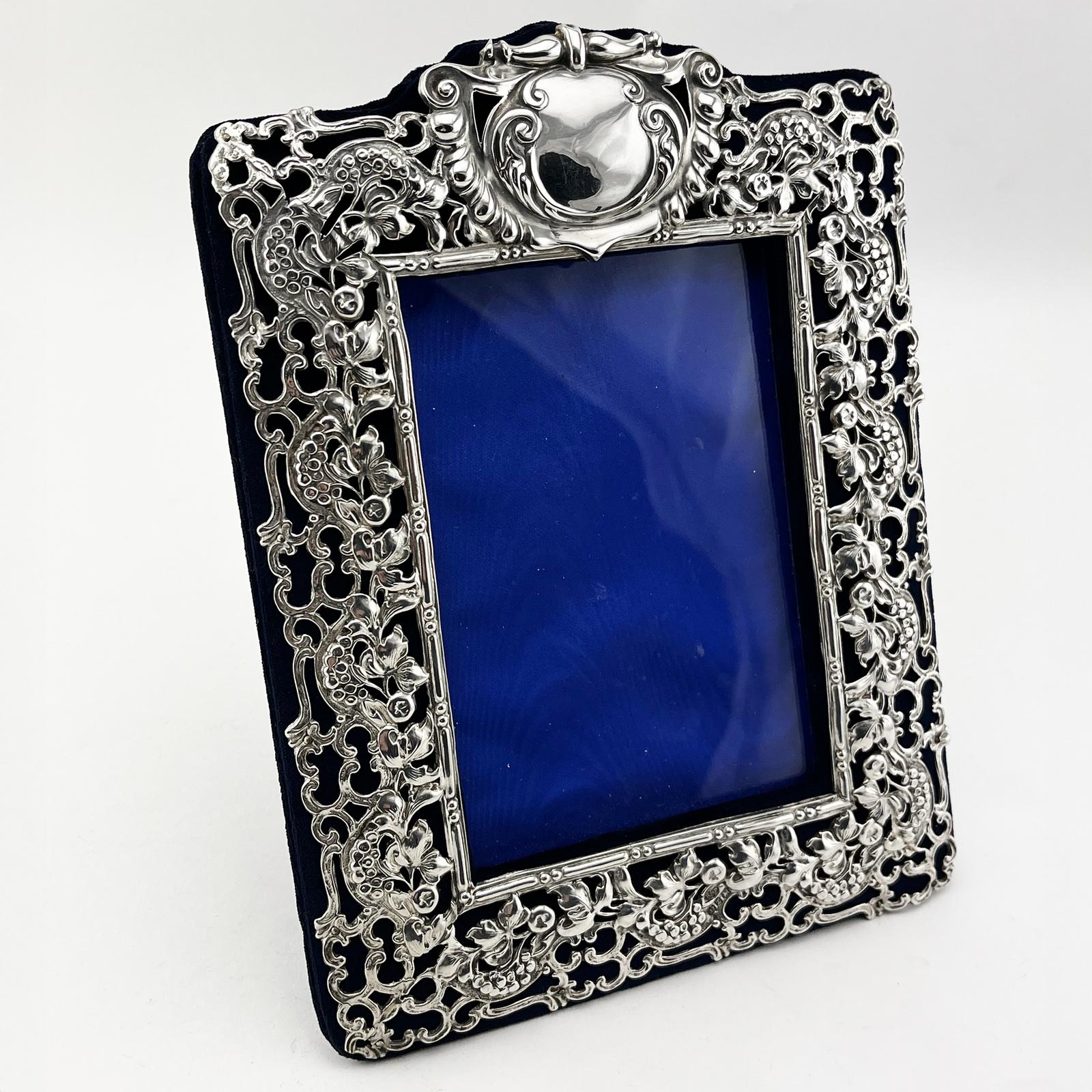 Large Decorative Victorian Sterling Silver Photo Frame (1 of 7) Large Decorative Victorian Sterling Silver Photo Frame (1 of 7)