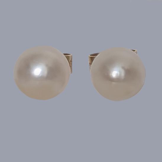 Vintage Pearl Stud Earrings 18ct Gold 7.5mm Freshwater Cultured Pearls 1980s (1 of 5) Vintage Pearl Stud Earrings 18ct Gold 7.5mm Freshwater Cultured Pearls 1980s (1 of 5)