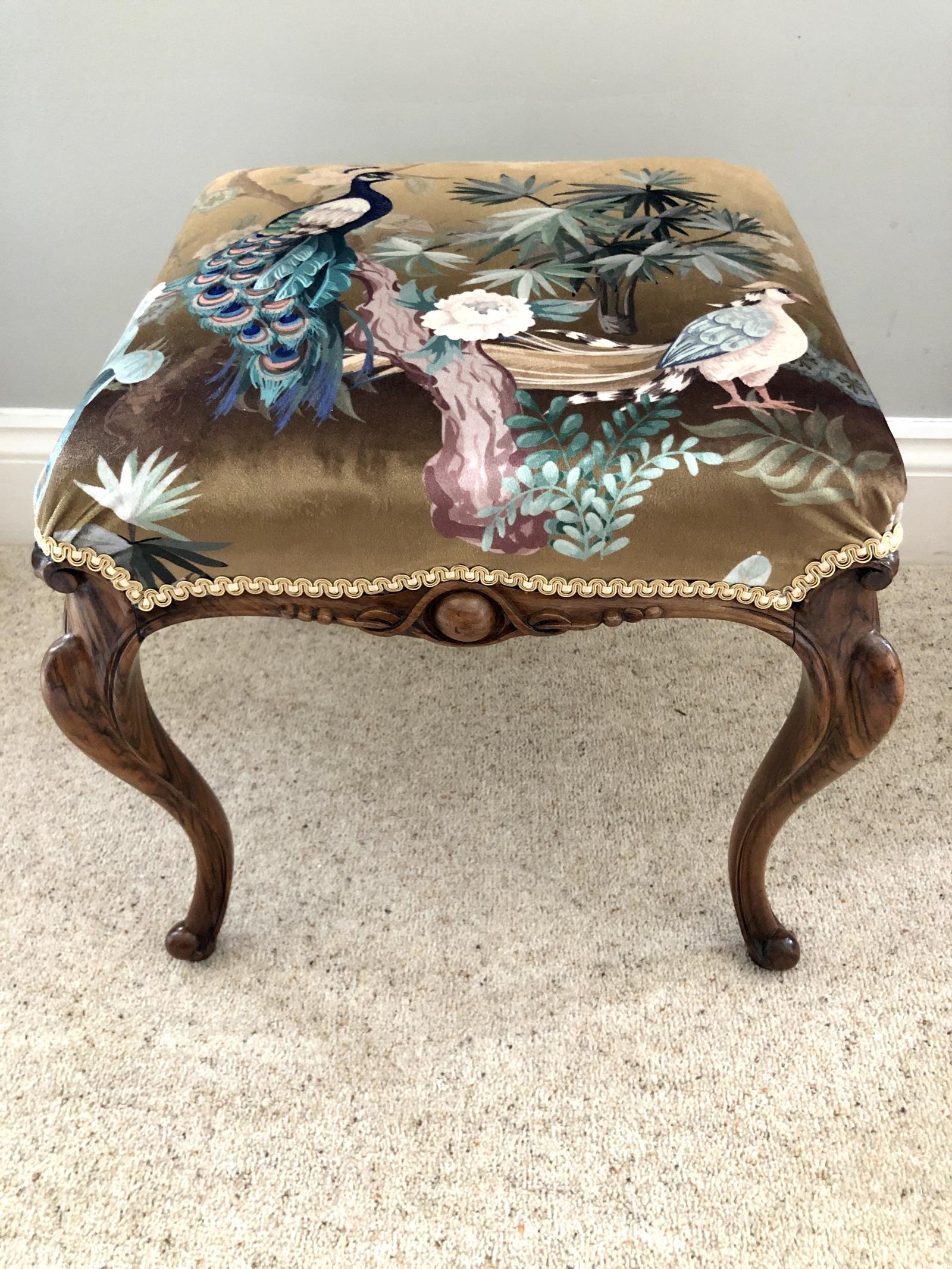 Antique Victorian Freestanding Walnut Stool (1 of 7) Antique Victorian Freestanding Walnut Stool (1 of 7)