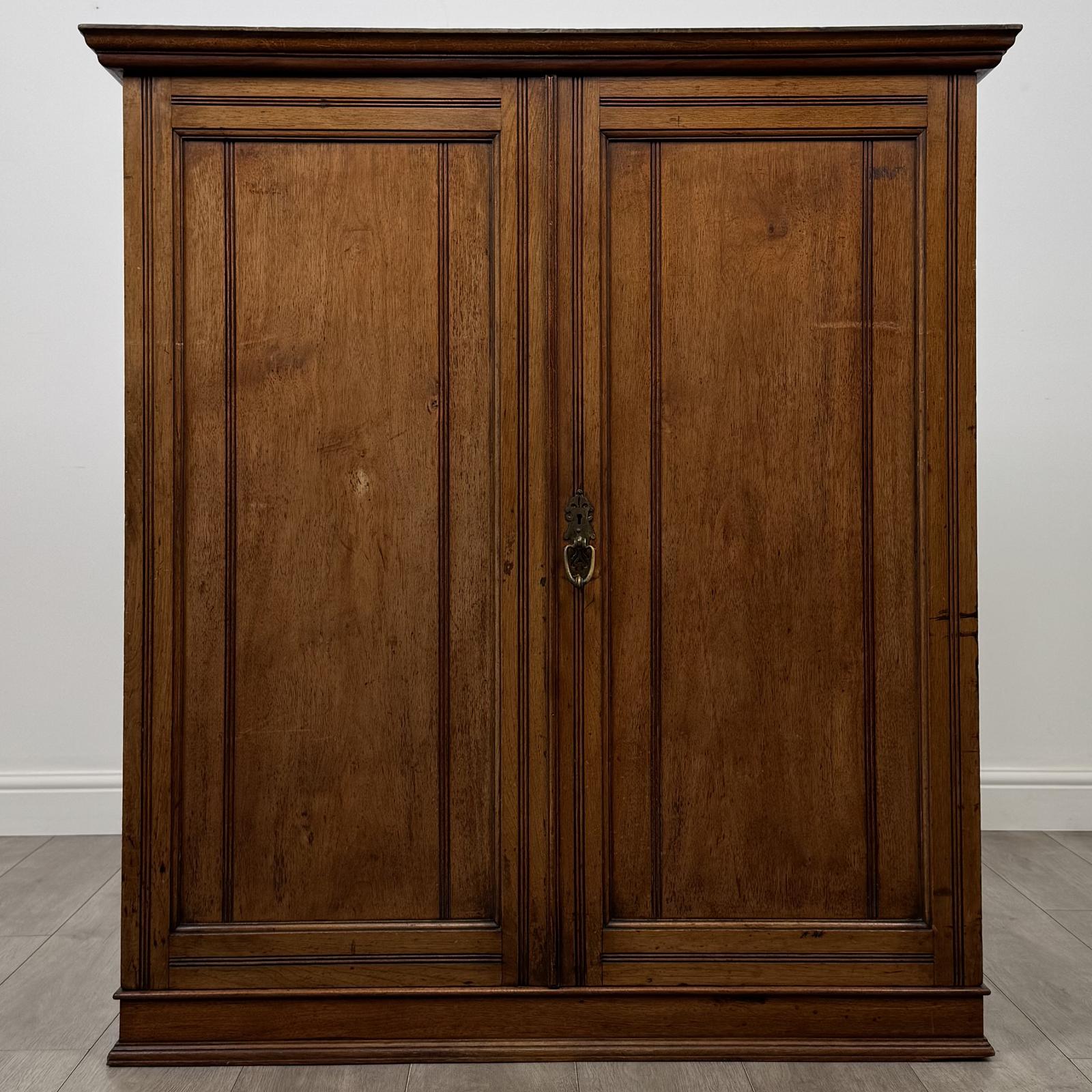 Antique 20th Century Fitted Linen Cupboard In Walnut (1 of 10) Antique 20th Century Fitted Linen Cupboard In Walnut (1 of 10)