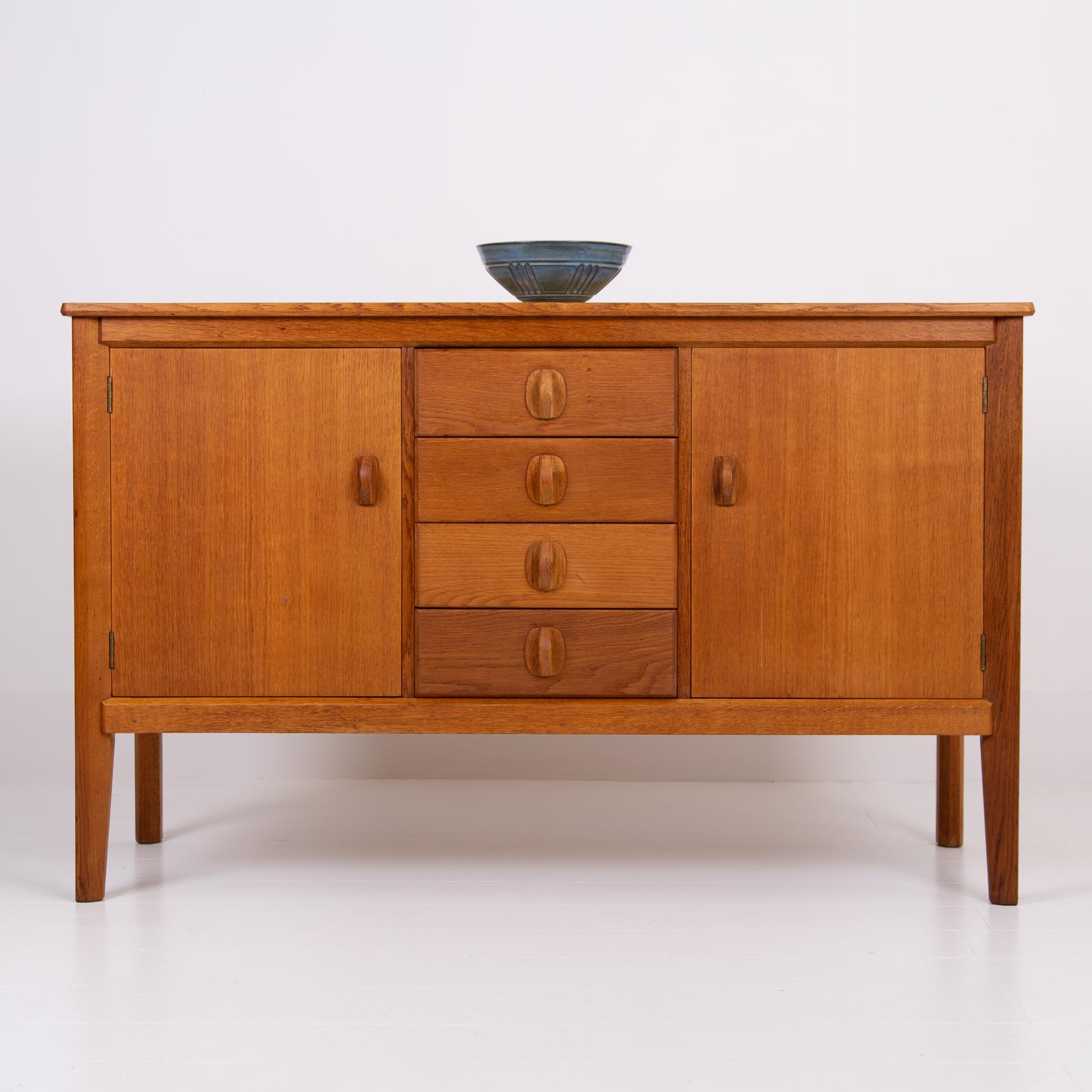 Oak Gordon Russell Cotswold School Sideboard Cabinet 1950s (1 of 20) Oak Gordon Russell Cotswold School Sideboard Cabinet 1950s (1 of 20)