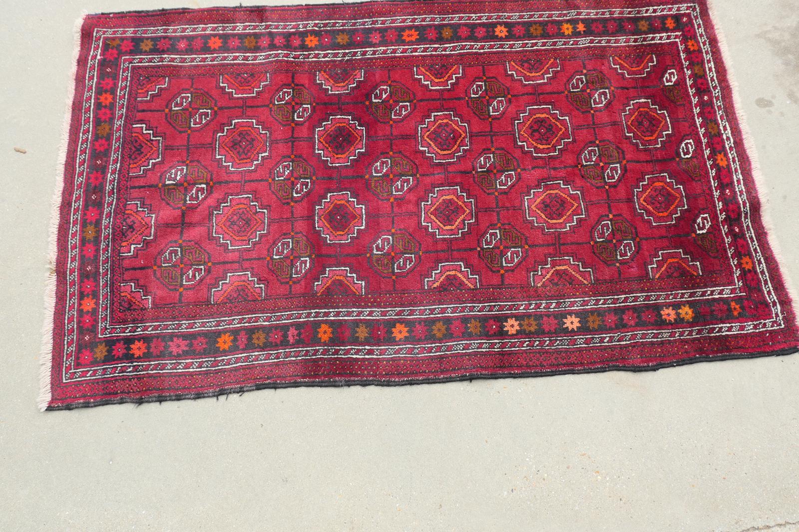Vintage Traditional Pattern Wool Carpet Rug (1 of 6)