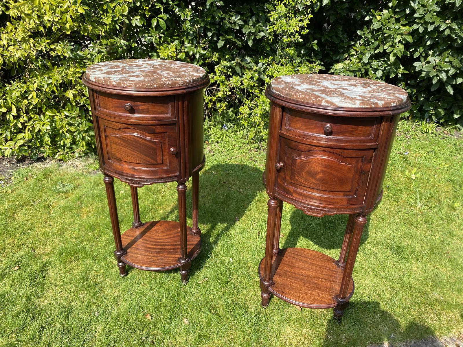 Pair of Oval Bedside Tables in Mahogany (1 of 15) Pair of Oval Bedside Tables in Mahogany (1 of 15)