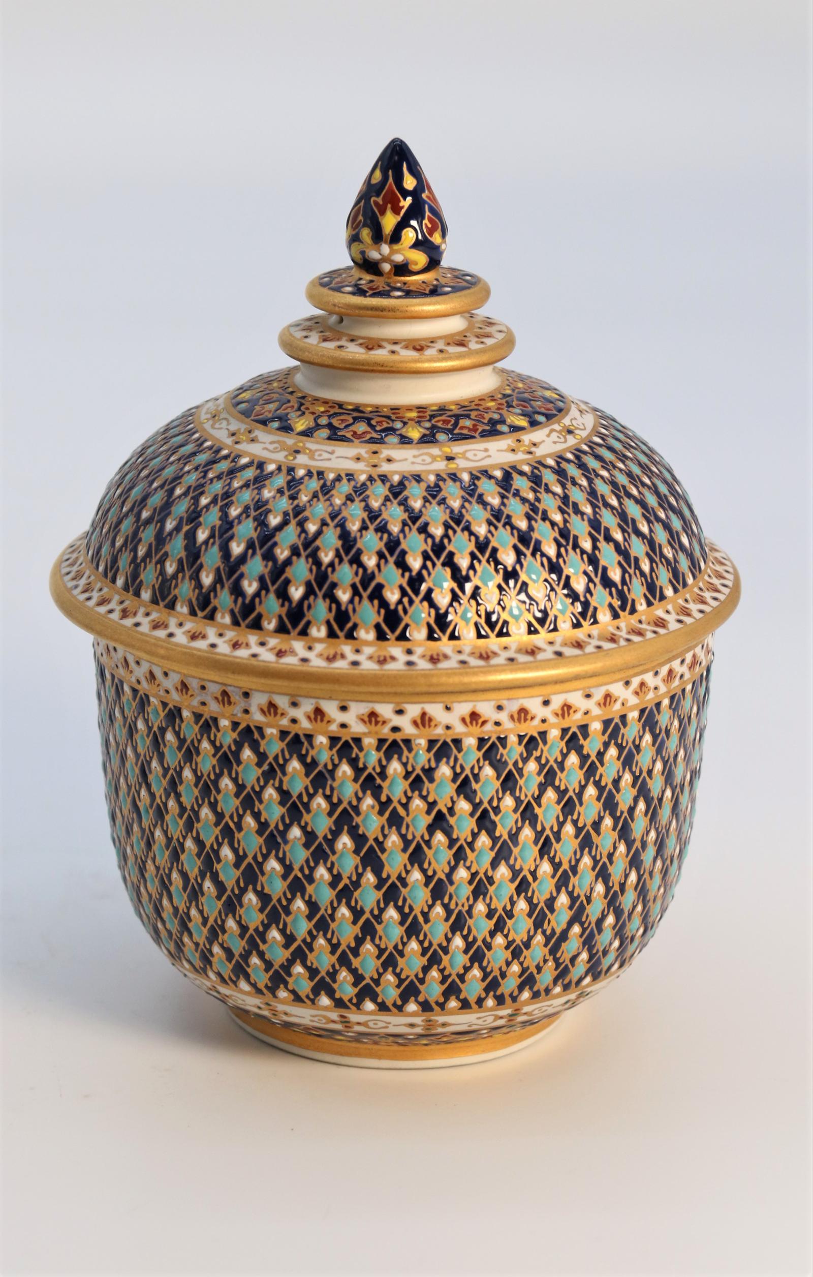 Fine Asian Siam Pottery Gilt & Enamelled Lidded Jar c.1920 (1 of 19)