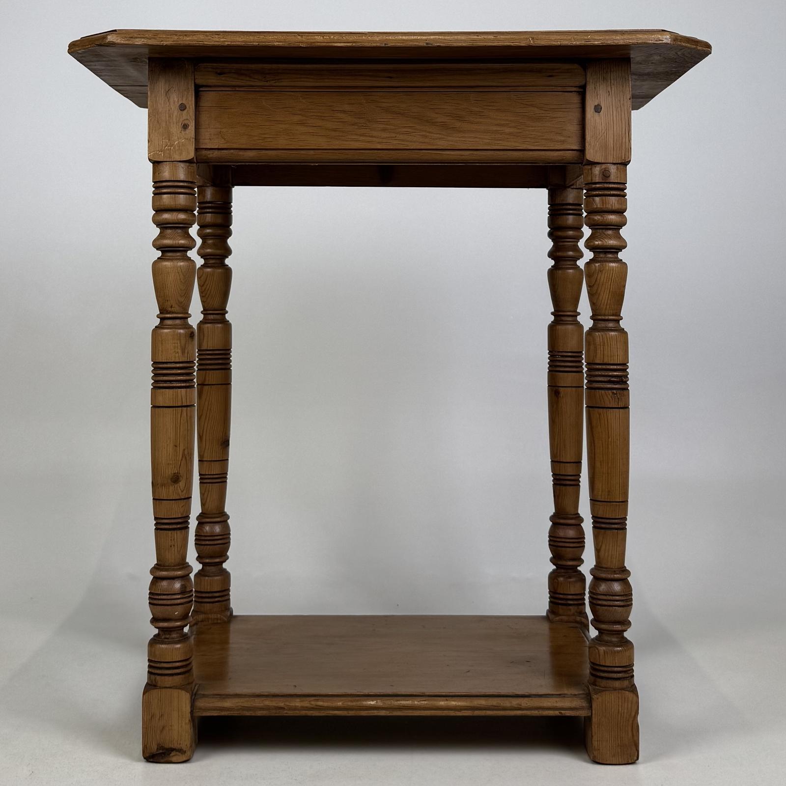Antique 19th Century Small Victorian Side Table In Oak (1 of 9) Antique 19th Century Small Victorian Side Table In Oak (1 of 9)