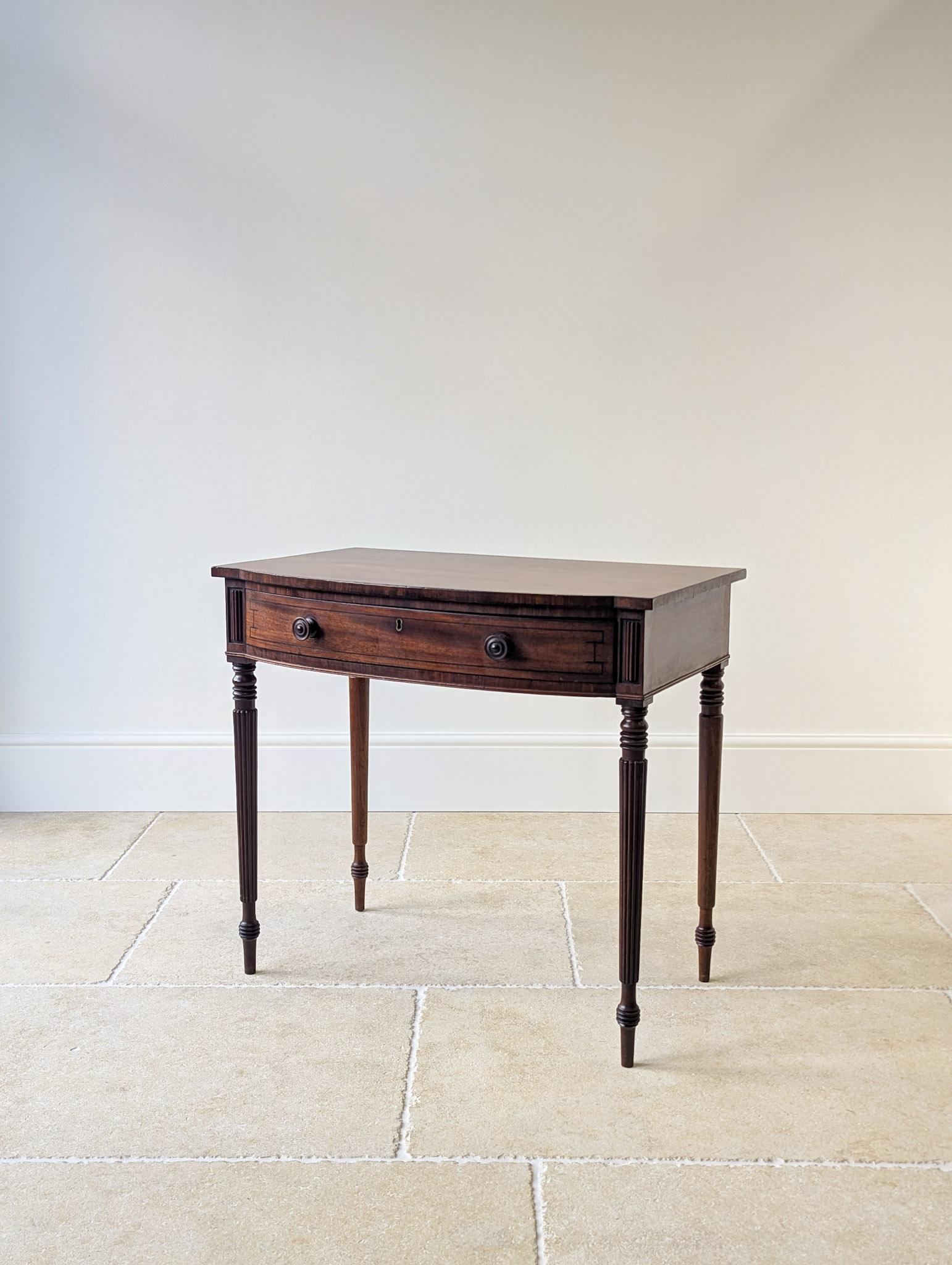 Antique Regency Mahogany Bow-fronted Side Table c.1820 (1 of 14) Antique Regency Mahogany Bow-fronted Side Table c.1820 (1 of 14)