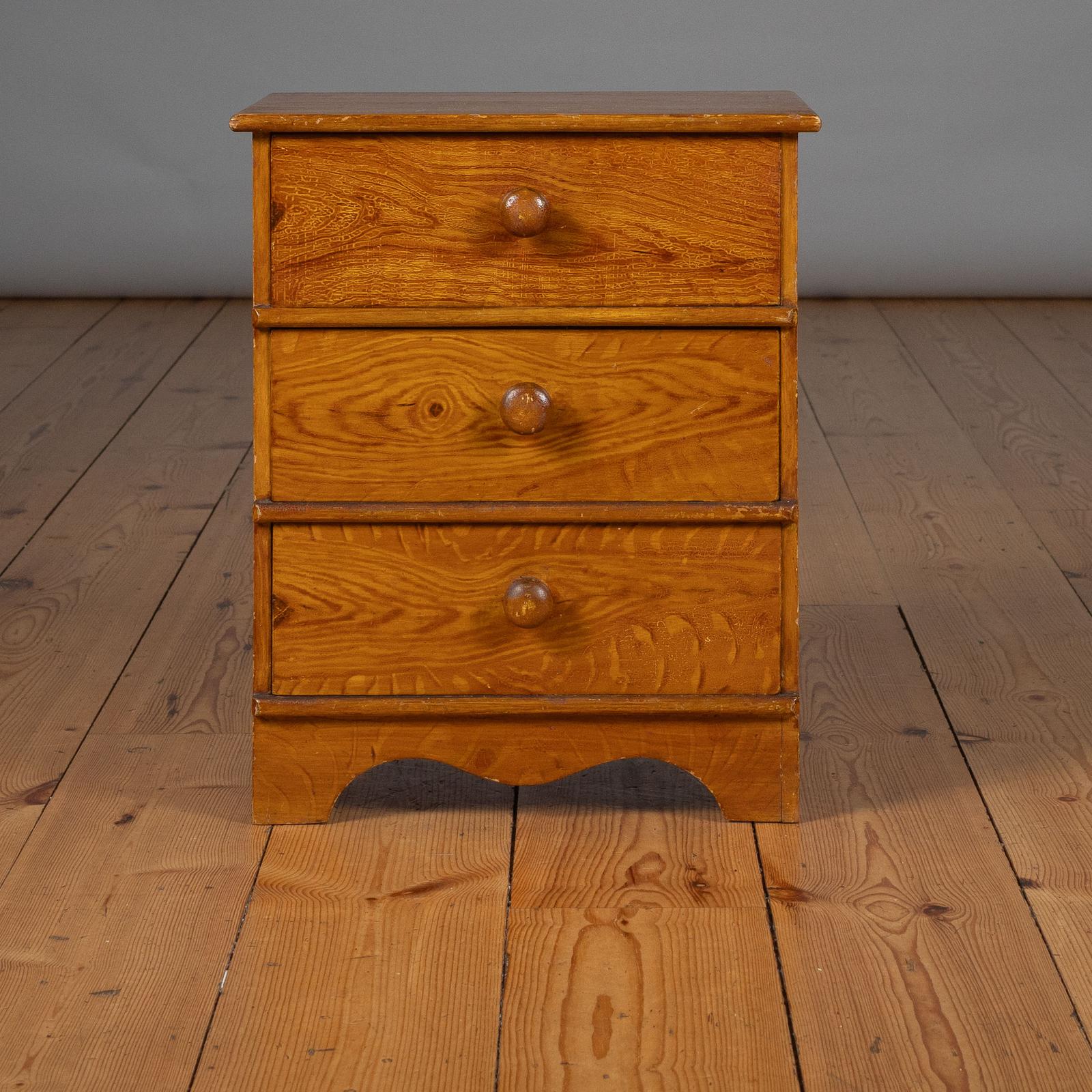 Small 19th Century English Simulated Painted Chest Of Drawers (1 of 6) Small 19th Century English Simulated Painted Chest Of Drawers (1 of 6)