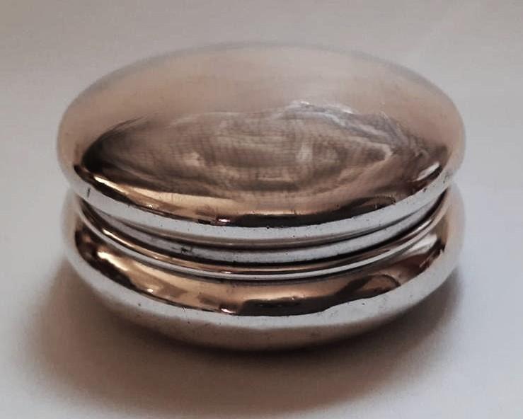 Mappin & Webb George V Silver Pill Box (1 of 6)