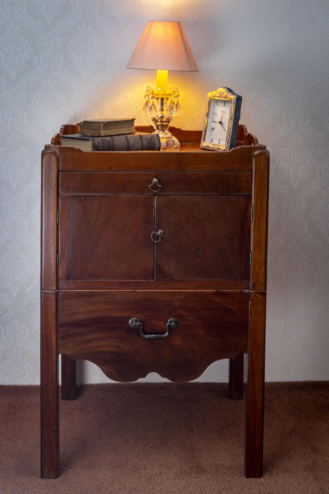 A Fine 18th Century Mahogany Tray Top Bedside Cupboard (1 of 9) A Fine 18th Century Mahogany Tray Top Bedside Cupboard (1 of 9)