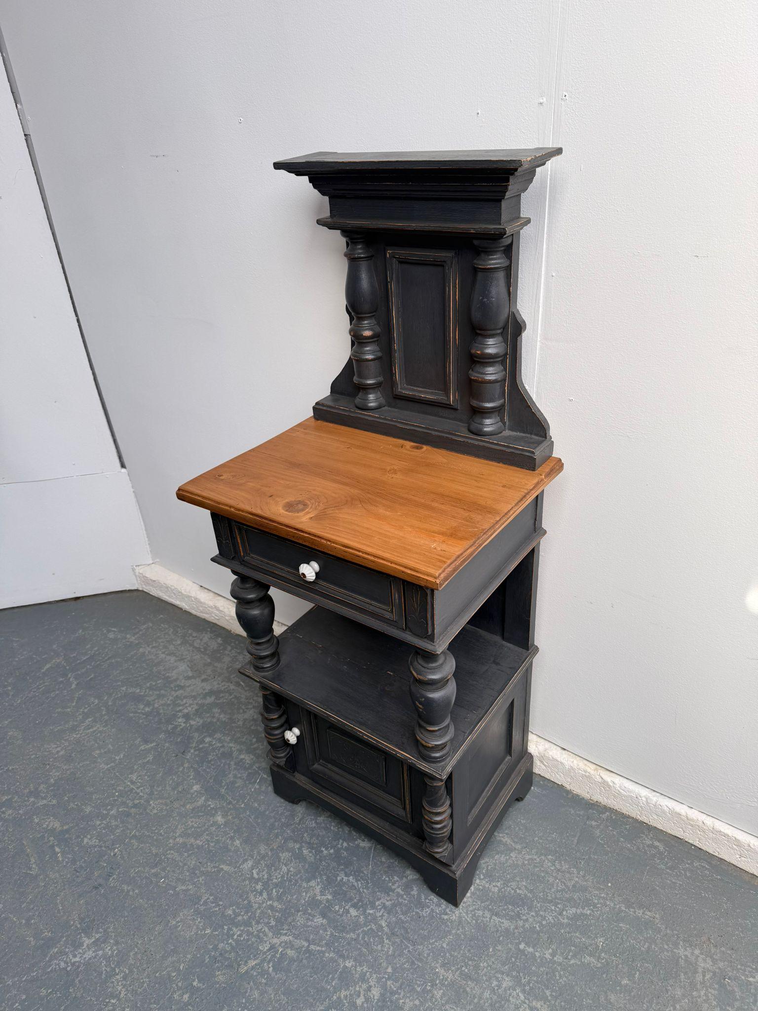 A Lovely Antique /old Pine Painted Light Grey Victorian Columned Bedside Cabinet (1 of 10) A Lovely Antique /old Pine Painted Light Grey Victorian Columned Bedside Cabinet (1 of 10)