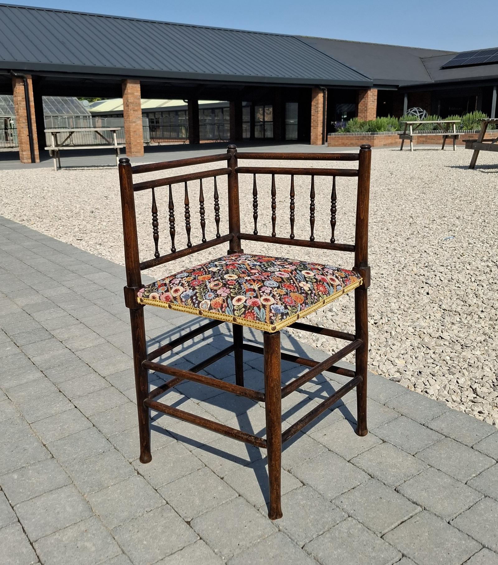 Country Farmhouse Oak Turned Spindled Corner Chair (1 of 6) Country Farmhouse Oak Turned Spindled Corner Chair (1 of 6)