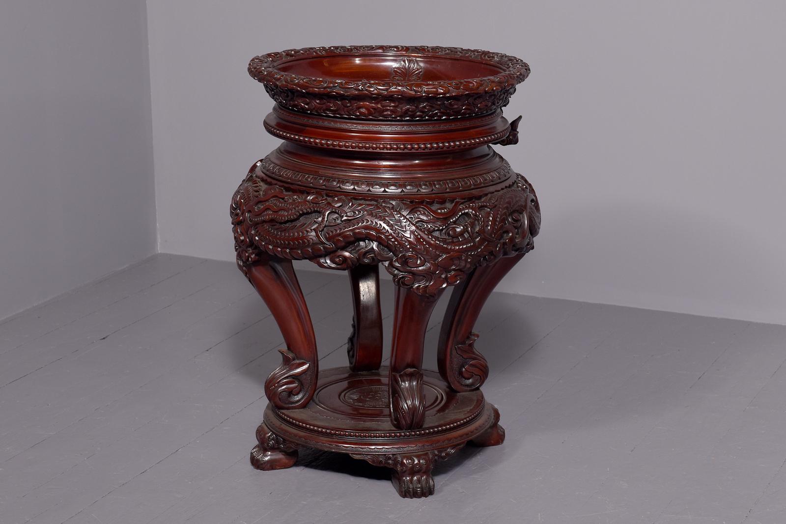 Meiji Period Carved Jardinière of Generous Proportions (1 of 8) Meiji Period Carved Jardinière of Generous Proportions (1 of 8)